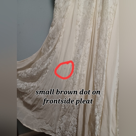 An Elegant Vintage Lace Trimmed Handmade Slip Wedding Dress - Picture 15 of 16